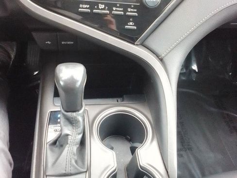 Used 2021 Toyota Camry SE image 9