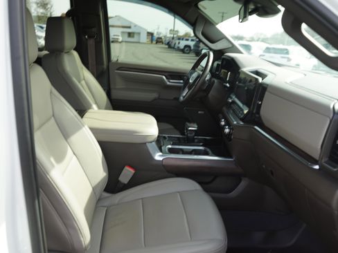 Used 2023 GMC Sierra 1500 SLT w/ SLT Convenience Package image 24