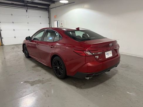 Used 2025 Toyota Camry SE image 4