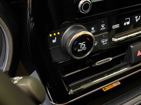 Certified 2024 Toyota Highlander XLE image 26