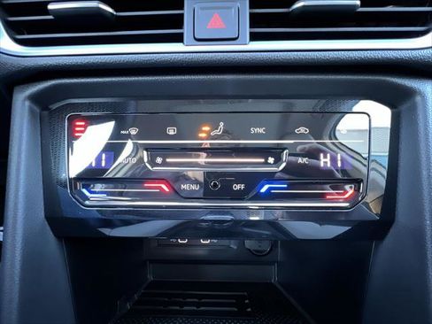 New 2026 Volkswagen Taos SE image 18