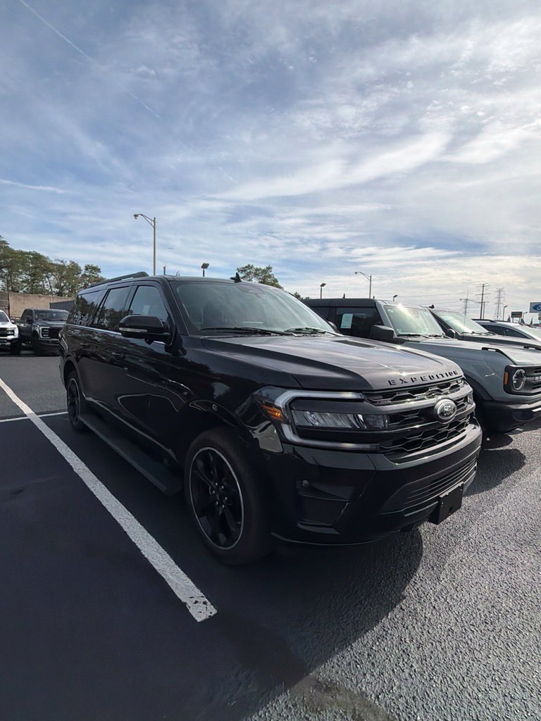 Used 2023 Ford Expedition Max Limited AWD/4WD image 1