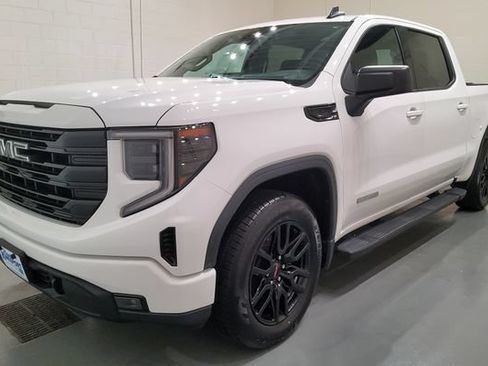 Used 2022 GMC Sierra 1500 Elevation w/ LPO, Elevation Black Package AWD/4WD image 4
