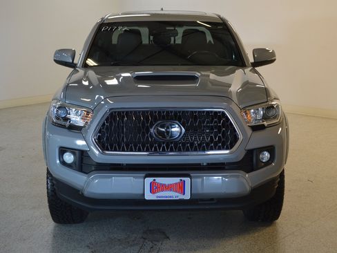 Used 2019 Toyota Tacoma TRD Sport image 8