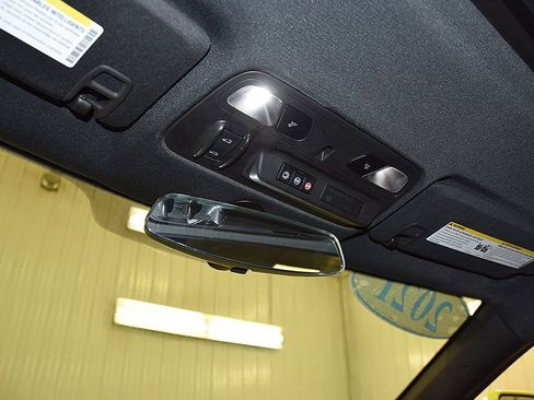 Used 2021 Chevrolet Camaro LT w/ Technology Package image 25