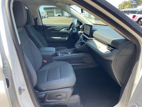 Used 2025 Ford Explorer Active RWD image 35