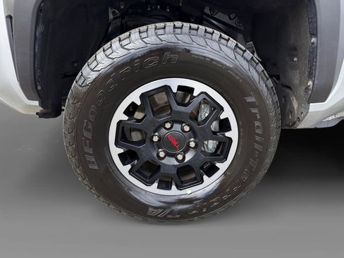 Used 2024 Toyota Tacoma TRD Off-Road image 9