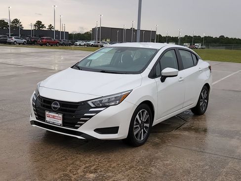 Used 2025 Nissan Versa SV FWD image 9