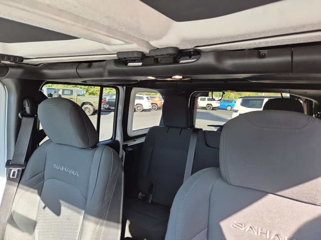 Used 2020 Jeep Wrangler Unlimited Sahara w/ Cold Weather Group AWD/4WD image 12