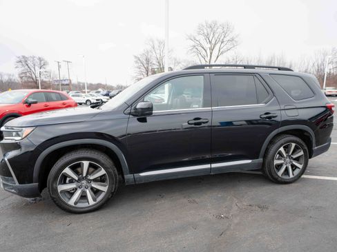 Used 2024 Honda Pilot Touring image 3