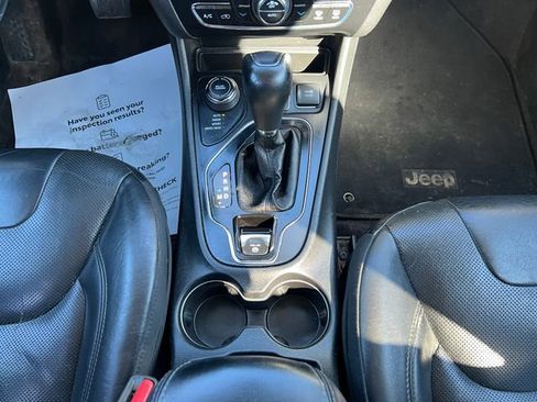 Used 2019 Jeep Cherokee Limited AWD/4WD image 32
