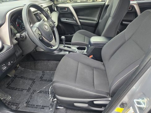 Used 2018 Toyota RAV4 LE w/ Carpet Mat Package AWD/4WD image 12