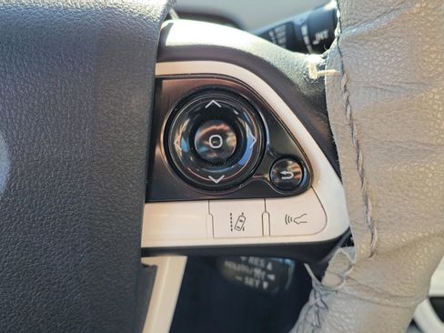 Used 2016 Toyota Prius Two image 18