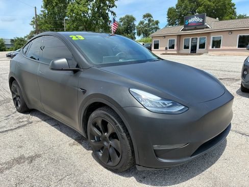 Used 2023 Tesla Model Y Long Range AWD/4WD image 1