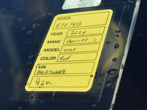 Used 2024 Chevrolet Trax ACTIV w/ Sunroof Package image 14