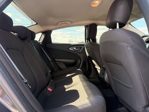 Used 2016 Chrysler 200 Limited image 27