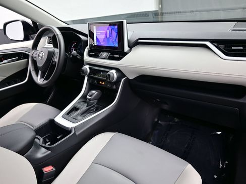 Used 2025 Toyota RAV4 XLE Premium w/ Weather Package FWD image 15