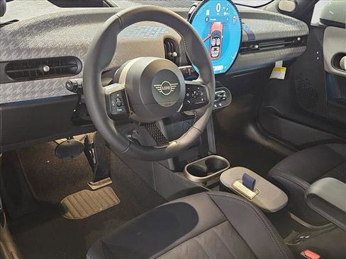 Certified 2025 MINI Cooper S image 9