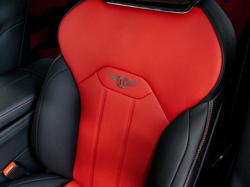 New 2025 Bentley Bentayga image 18