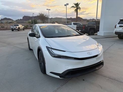 Certified 2025 Toyota Prius LE FWD image 3