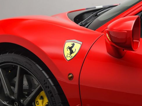 Used 2020 Ferrari 488 Pista Coupe RWD image 32