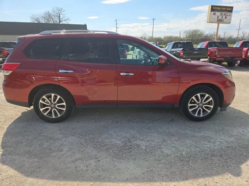 Used 2016 Nissan Pathfinder SV image 5