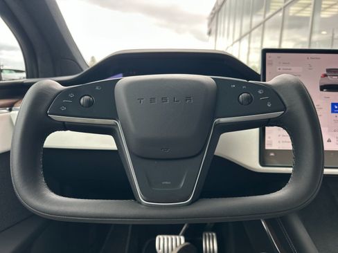 Used 2023 Tesla Model X image 21
