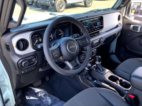 Used 2024 Jeep Wrangler Unlimited w/ Convenience Group AWD/4WD image 17