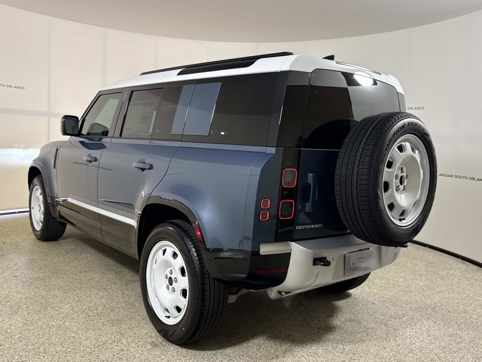 New 2026 Land Rover Defender 110 X-Dynamic SE AWD/4WD image 3