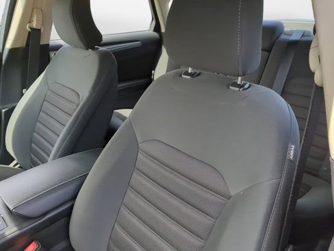 Used 2017 Ford Fusion SE w/ Fusion SE Technology Package FWD image 13