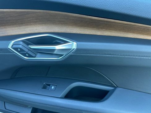 Used 2022 Audi e-tron GT Premium Plus image 30