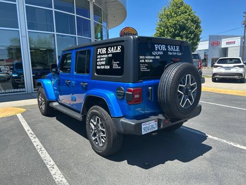 Used 2021 Jeep Wrangler Unlimited Sahara AWD/4WD image 3