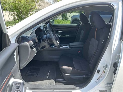 Used 2024 Nissan Sentra SR FWD image 2