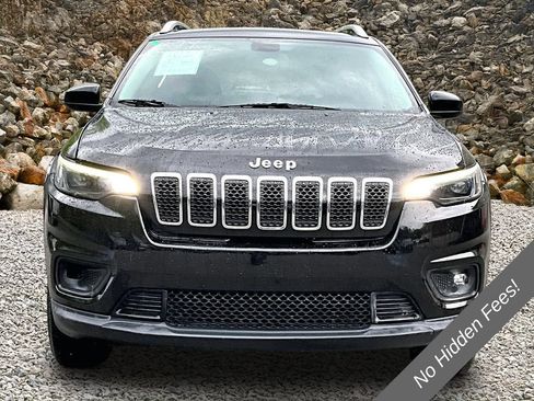 Used 2019 Jeep Cherokee Latitude w/ Cold Weather Group AWD/4WD image 3