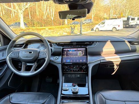 Used 2023 Jeep Grand Cherokee L Limited w/ Luxury Tech Group II image 12