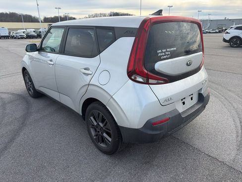 Certified 2021 Kia Soul S image 3
