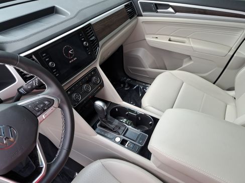 Certified 2023 Volkswagen Atlas SE w/ Panoramic Sunroof Package FWD image 24