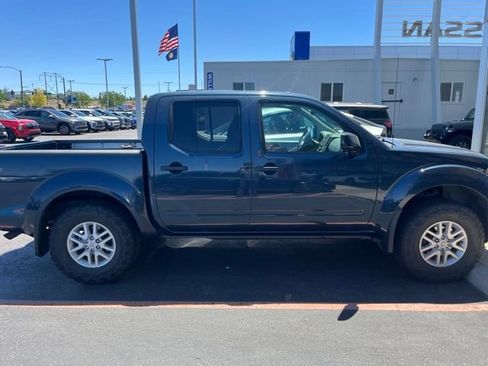 Used 2017 Nissan Frontier SV w/ SV Value Truck Package AWD/4WD image 8