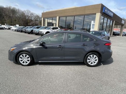 Used 2024 Toyota Corolla LE image 2