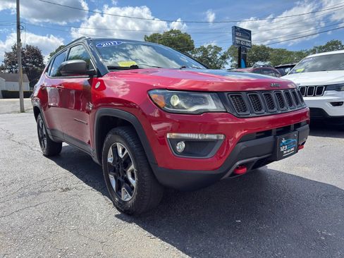 Used 2017 Jeep Compass Trailhawk w/ Leather Interior Group AWD/4WD image 1