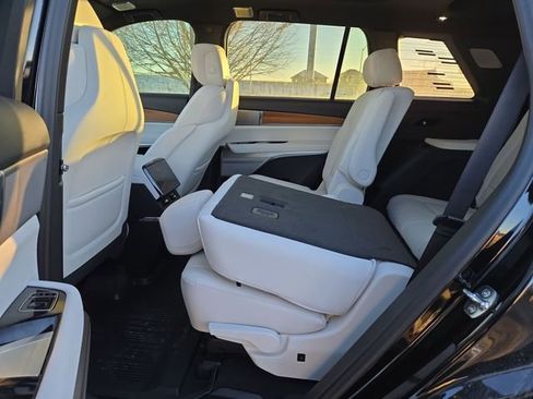 New 2026 Cadillac Vistiq Luxury image 34