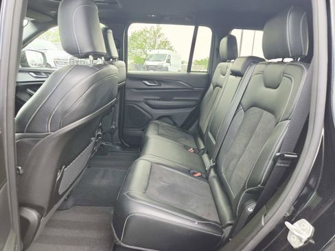 Used 2024 Jeep Grand Cherokee Altitude image 14