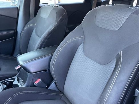 Used 2017 Jeep Cherokee Latitude w/ Safety/Convenience Group image 27