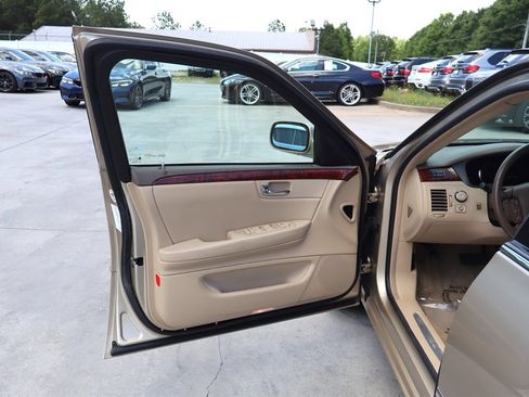 Used 2006 Cadillac DTS w/ Trunk Convenience Package FWD image 31