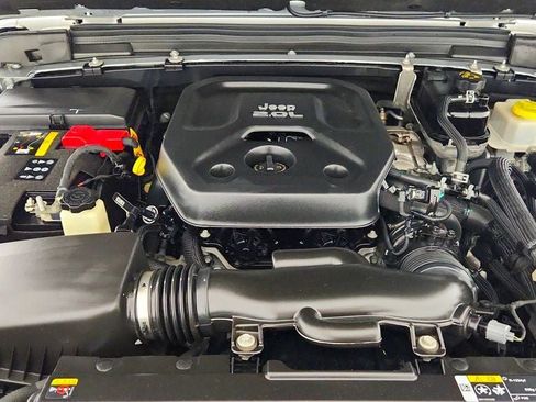 Used 2022 Jeep Wrangler Unlimited Sahara AWD/4WD image 27