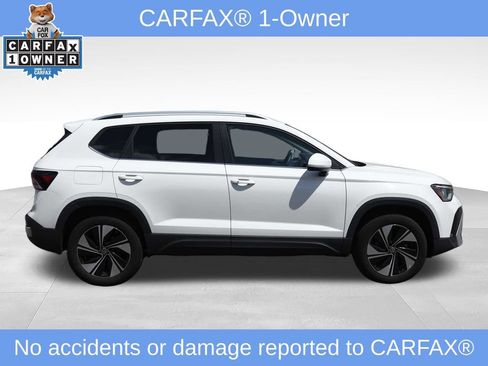 Used 2025 Volkswagen Taos SE AWD/4WD image 3