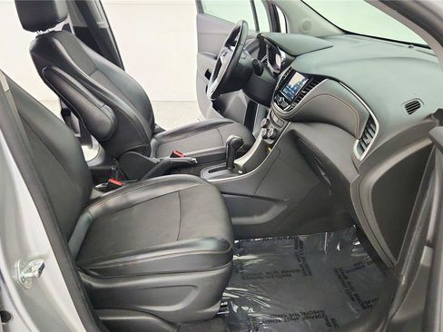 Used 2019 Chevrolet Trax LT w/ LT Convenience Package FWD image 36