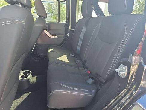 Used 2016 Jeep Wrangler Unlimited Rubicon w/ Connectivity Group image 7