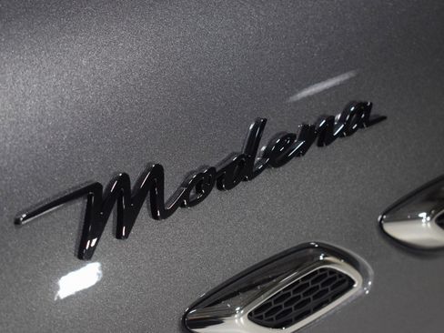 Used 2022 Maserati Levante Modena image 12