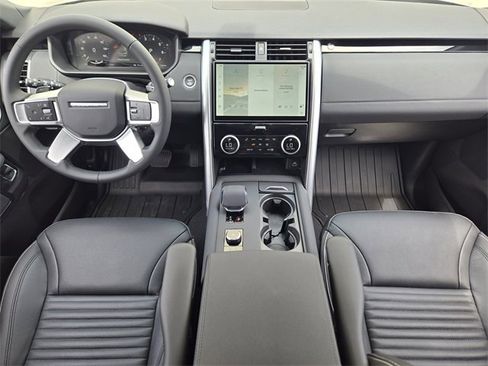 New 2025 Land Rover Discovery S image 18